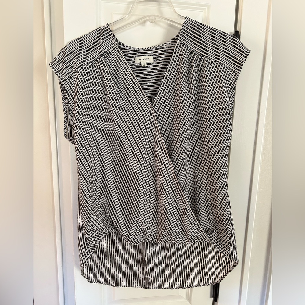 Max Studio women’s cap sleeve blouse - medium